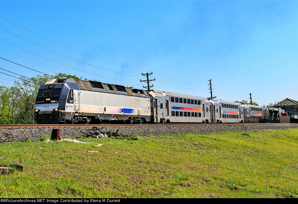 NJT 4527 on train 5415